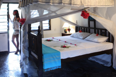 CONTEMPORANEA INTERNI: Zanzibar, resort, alloggi